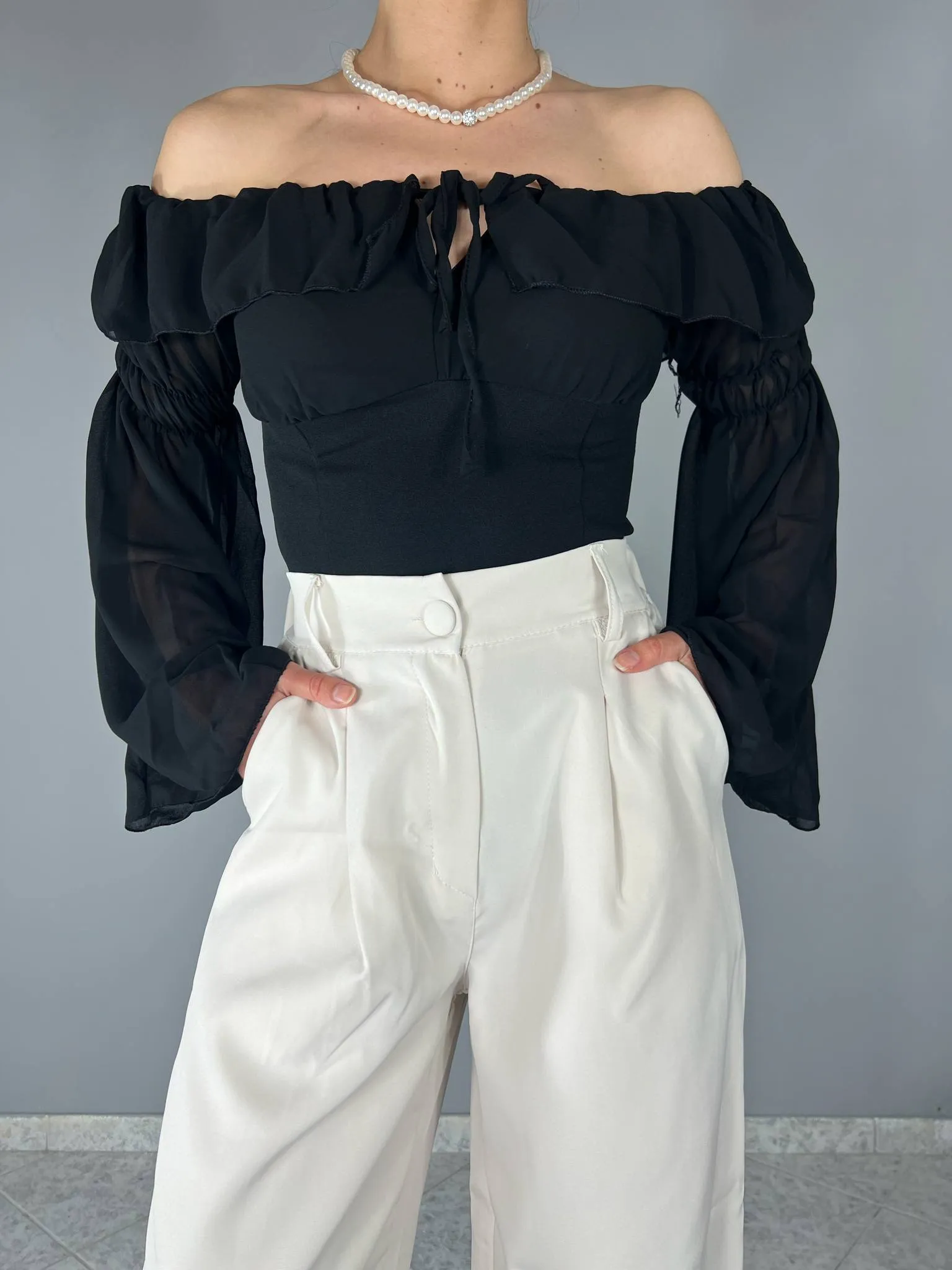 1 8 (1) Crop Top Off Shoulders με βολάν Μαύρο