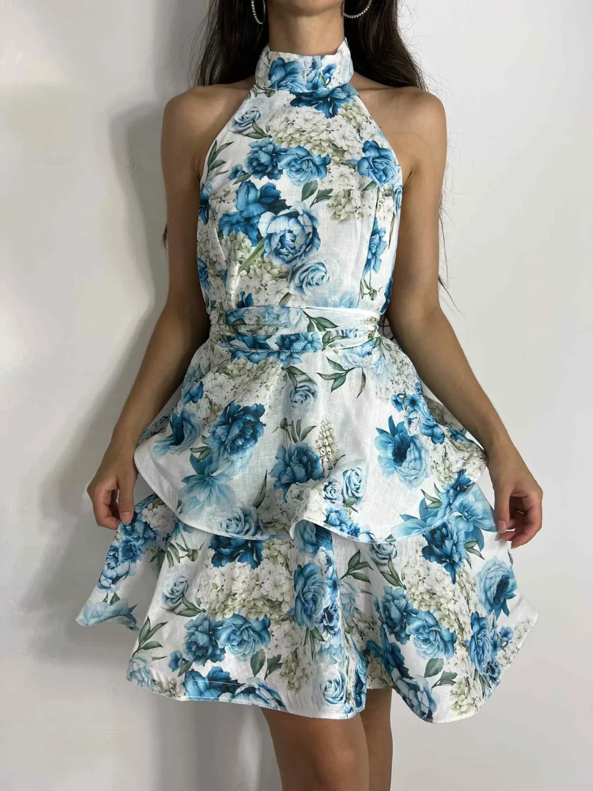 Μινι φλοράλ φόρεμα halter neck με ζωνάκι μπλε