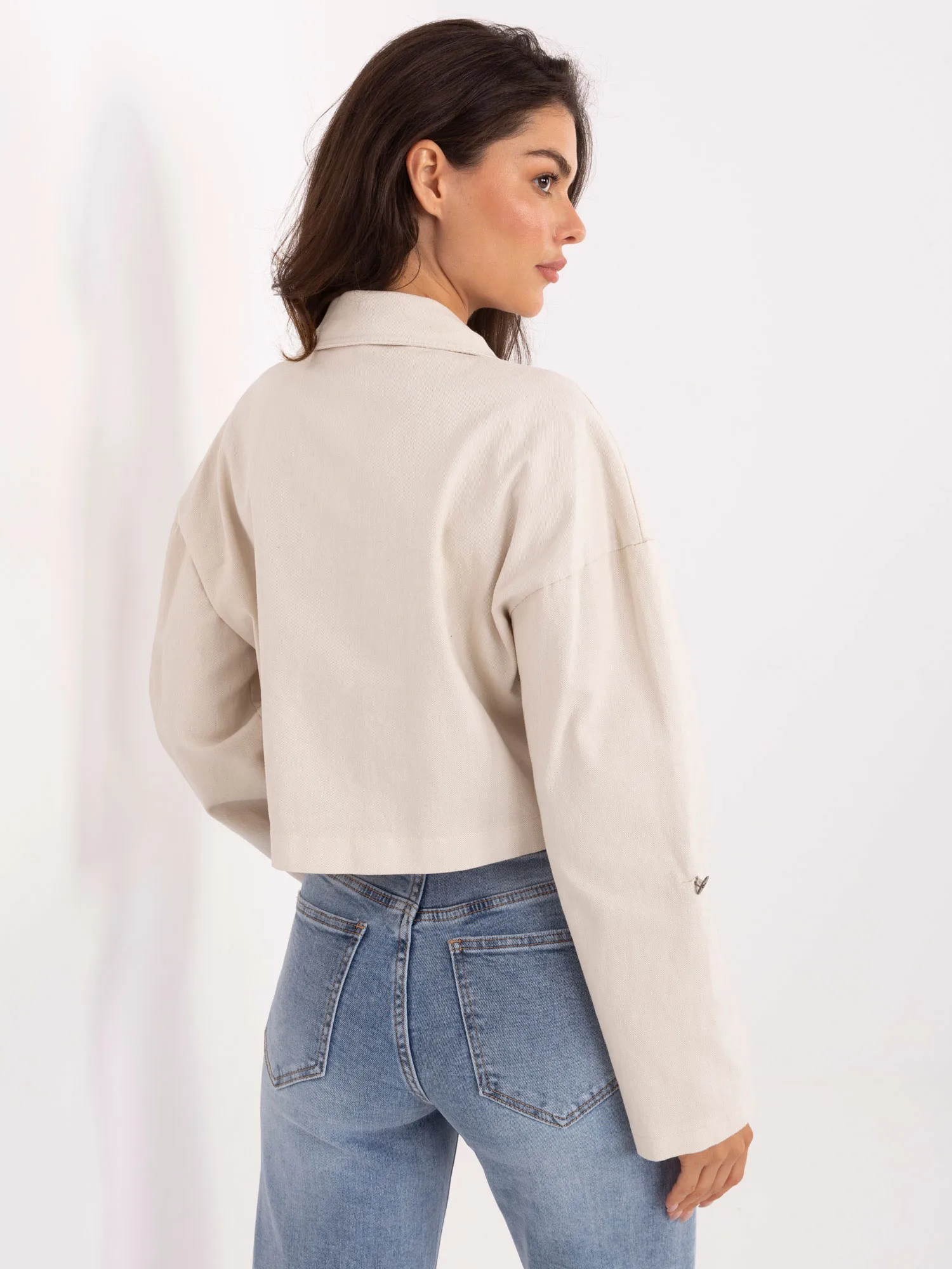 pol pl Jasnobezowa krotka kurtka jeansowa RUE PARIS 413704 2 pol pl Jasnobezowa krotka kurtka jeansowa RUE PARIS 413704 2